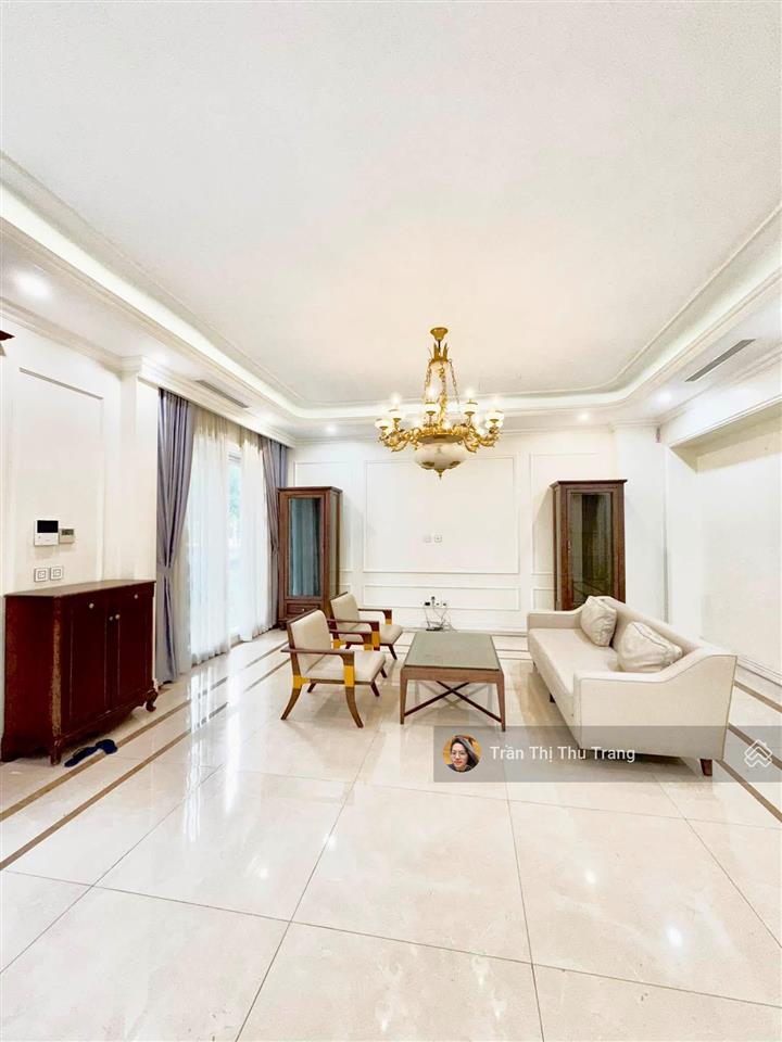 Cho thuê biệt thự đơn lập vinhomes riverside 300m | 4pn | có hầm + thang máy.  0966 275 ***