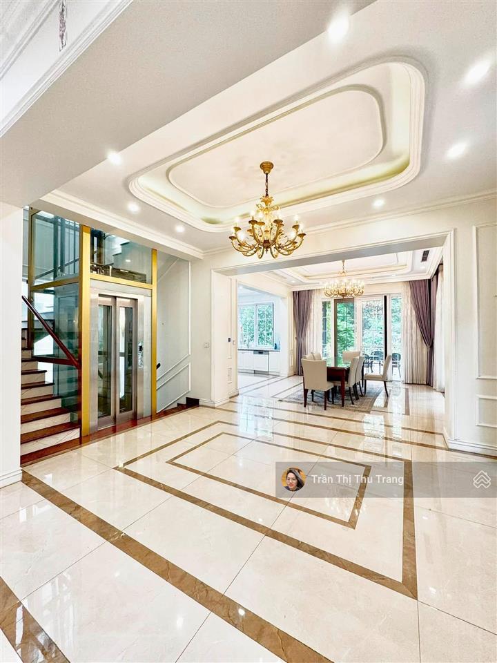 Cho thuê biệt thự đơn lập vinhomes riverside 300m | 4pn | có hầm + thang máy.  0966 275 ***