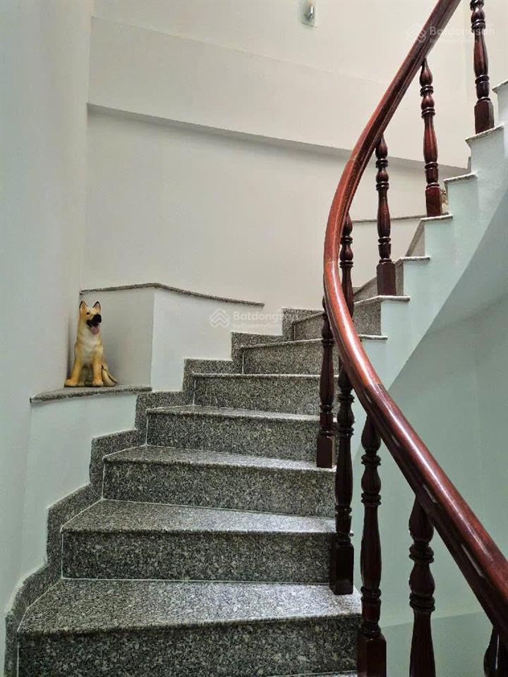 Bán nhà mặt tiền đường số quận 7. ngang 4m dài 20m. 1 trệt 4 lầu sân thượng. 12,8 tỷ