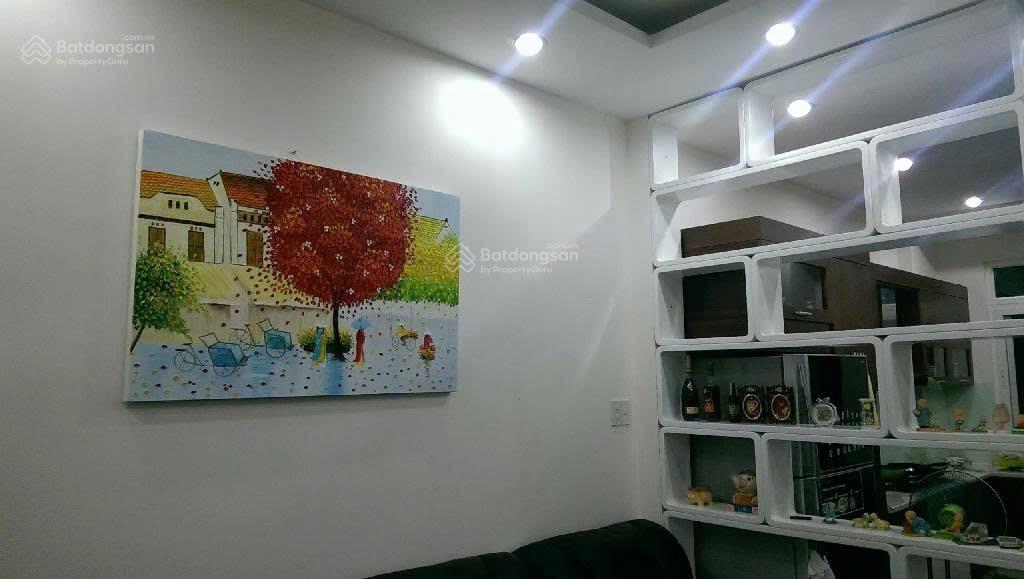 Bán nhà mặt tiền đường số quận 7. ngang 4m dài 20m. 1 trệt 4 lầu sân thượng. 12,8 tỷ