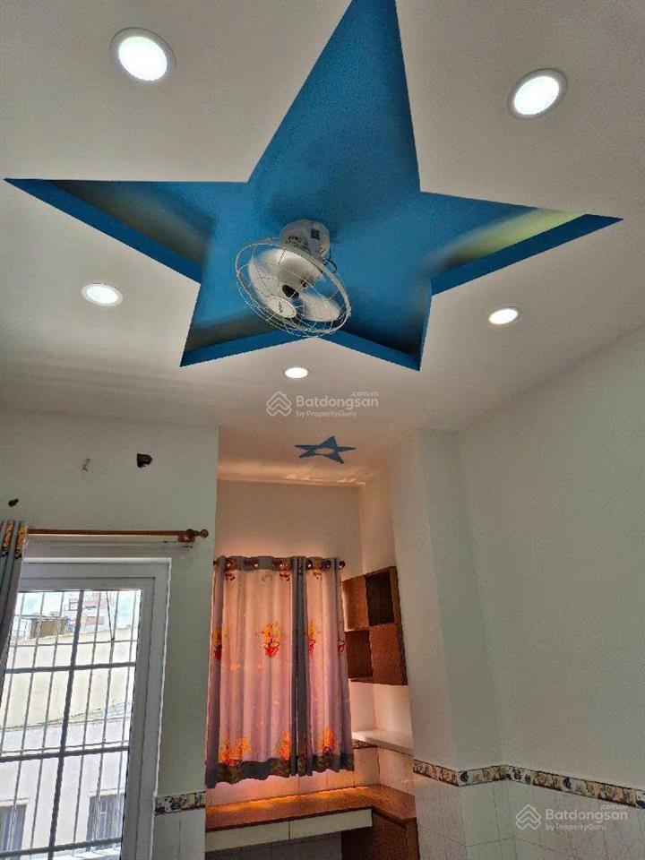 Bán nhà mặt tiền đường số quận 7. ngang 4m dài 20m. 1 trệt 4 lầu sân thượng. 12,8 tỷ