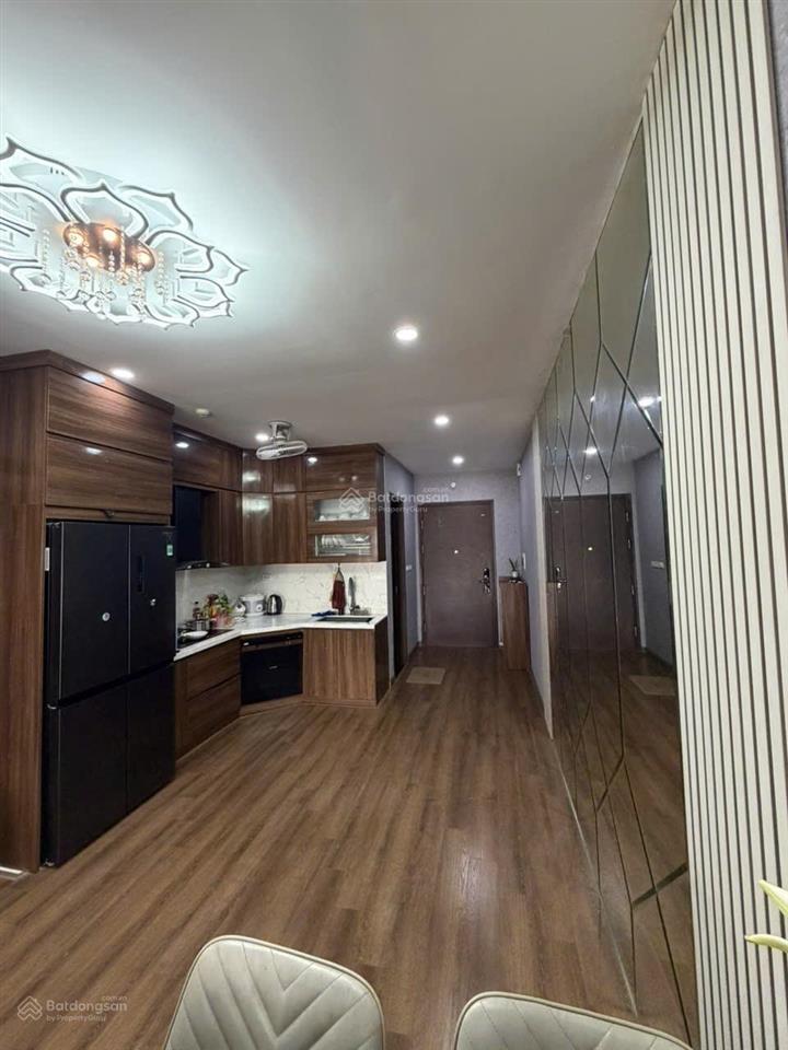 Cần bán căn hộ 2 phòng ngủ 2 wc rộng 83m2, full đủ đồ cực đẹp