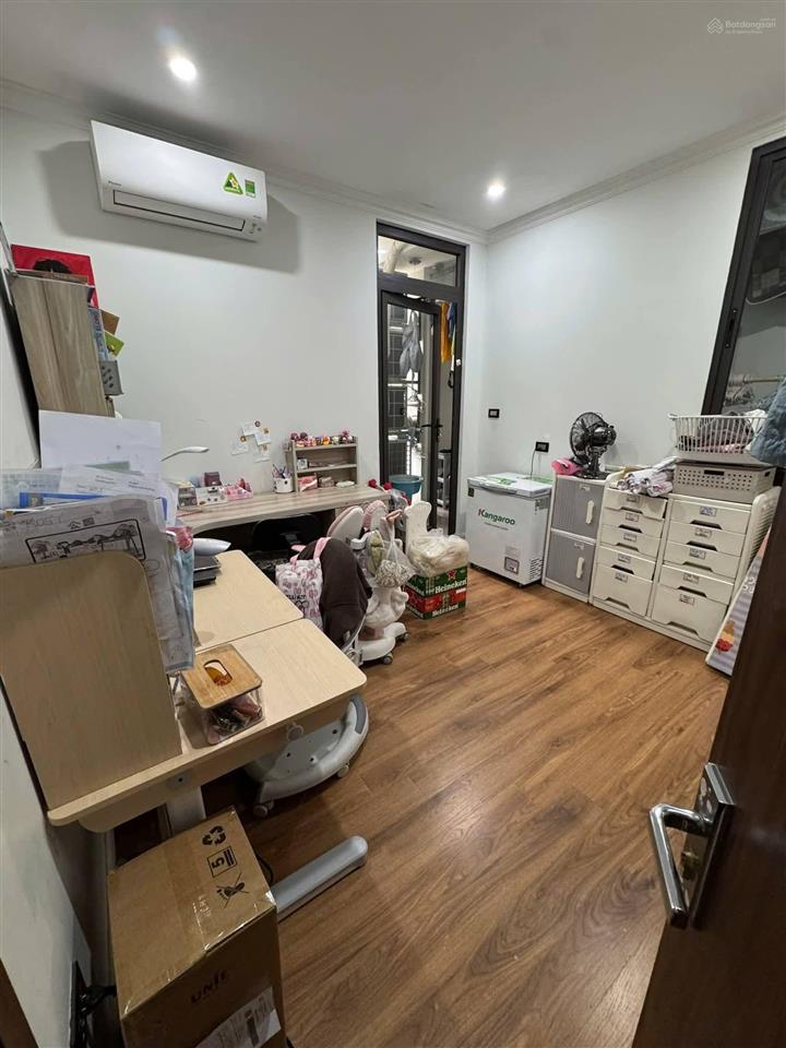 Cần bán căn hộ 3pn2wc, dtich 90m2 (view công viên mới) full đồ đẹp giá 7t, có ra lộc nhẹ!