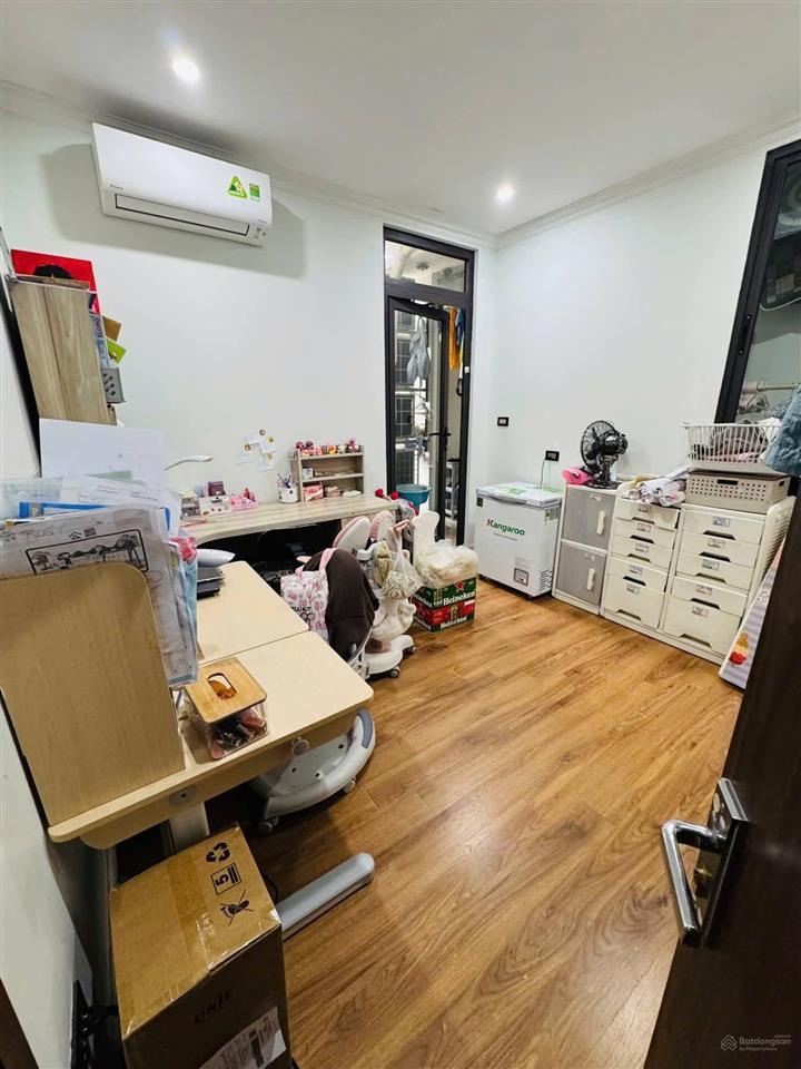 Cần bán căn hộ 3pn2wc, dtich 90m2 (view công viên mới) full đồ đẹp giá 7t, có ra lộc nhẹ!