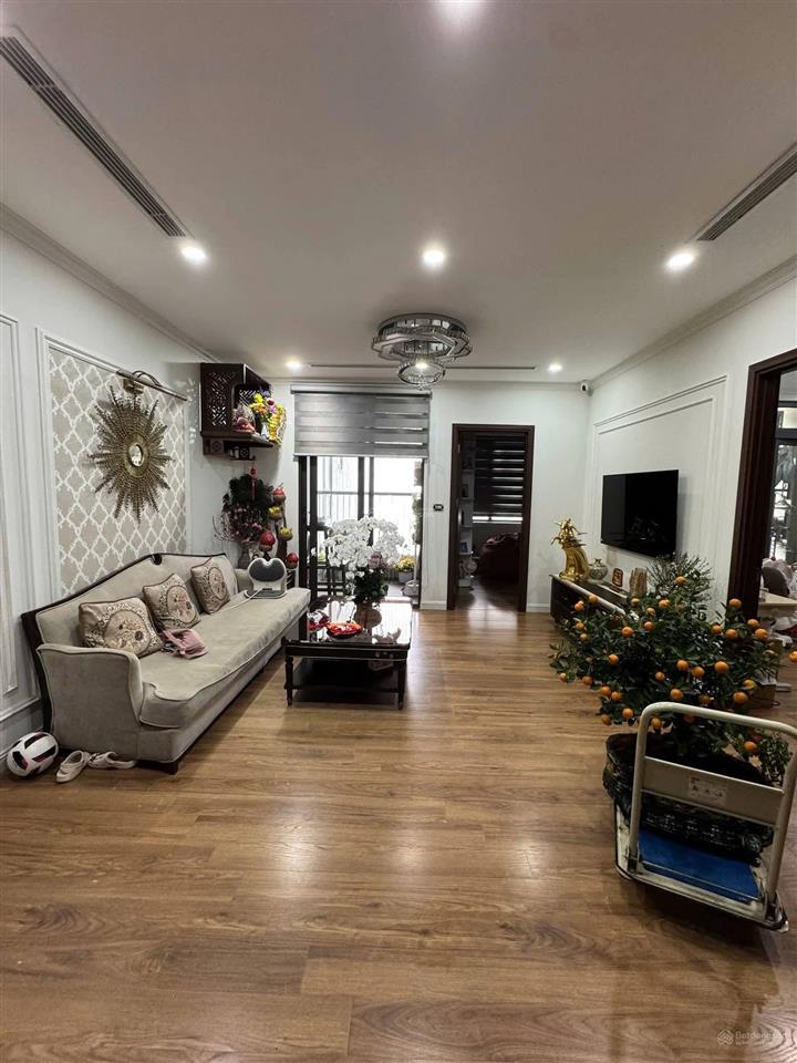 Cần bán căn hộ 3pn2wc, dtich 90m2 (view công viên mới) full đồ đẹp giá 7t, có ra lộc nhẹ!