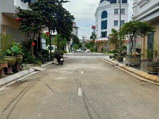 Giảm 550 triệu cần bán nhanh 60m2 đấu giá x1 đông la, nhìn ra hồ yên nghĩa, mặt tiền 5m giá mềm