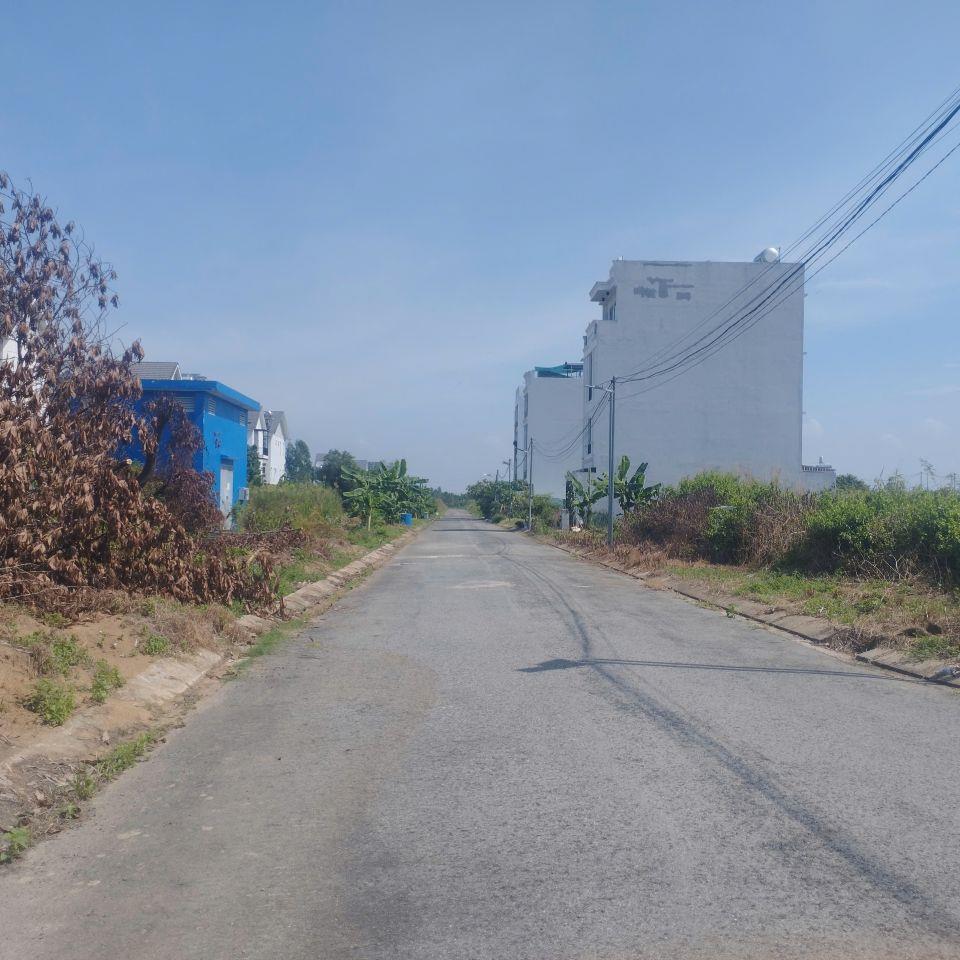 Bán gấp lô đất ngộp dự án Sở văn hoá thông tin quận 9, tphcm diện tích 90m2, giá 70tr/m2 LH 0704741047