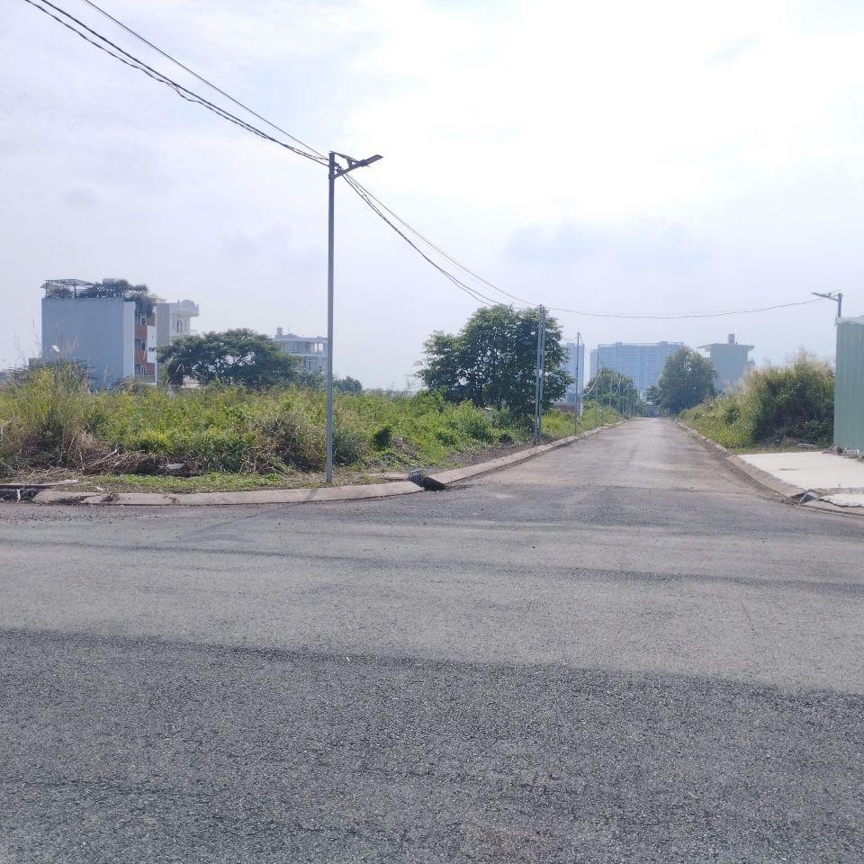 Bán gấp lô đất ngộp dự án Sở văn hoá thông tin quận 9, tphcm diện tích 90m2, giá 70tr/m2 LH 0704741047