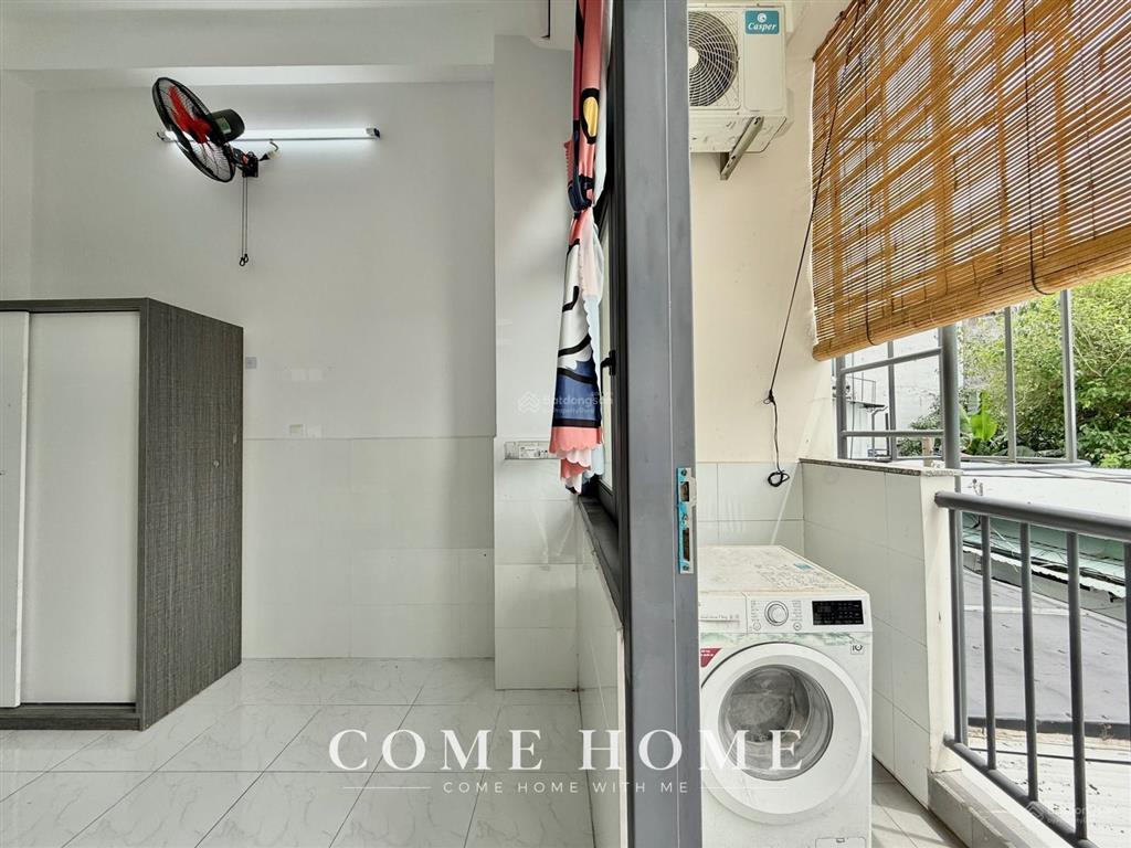 Chính chủ cho thuê phòng 30m2 ban công ngay văn lang emart