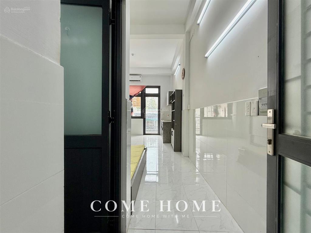 Chính chủ cho thuê phòng 30m2 ban công ngay văn lang emart