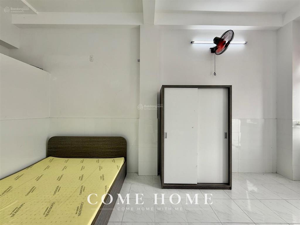 Chính chủ cho thuê phòng 30m2 ban công ngay văn lang emart
