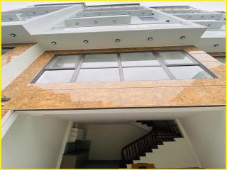 Giá tốt, nhà 5 tầng full đồ ở ngay, phố thạch bàn, long biên gần aeon mall 36m2 8.5 tỷ