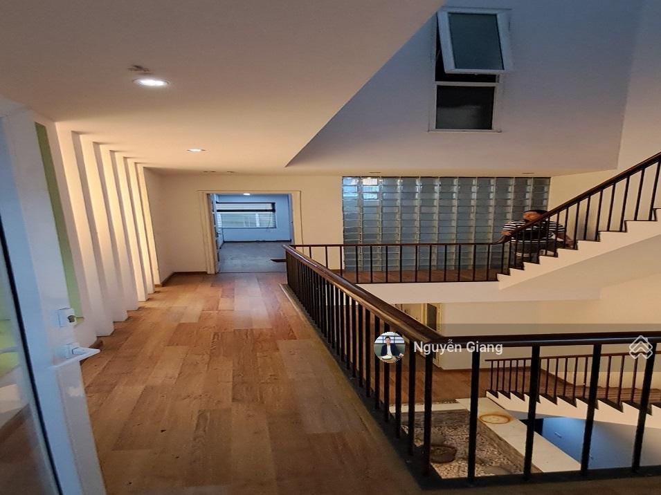 Bán nhà riêng giá tốt khu phân lô phố dương quảng hàm, cầu giấy oto đỗ cửa, 50m2 16.8 tỷ