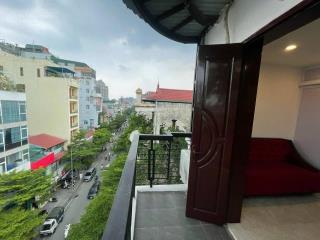 Căn hộ 1k1n full đồ ban công rộng, mặt phố khâm thiên, đống đa, ô tô đỗ cửa 6.5 triệu/tháng