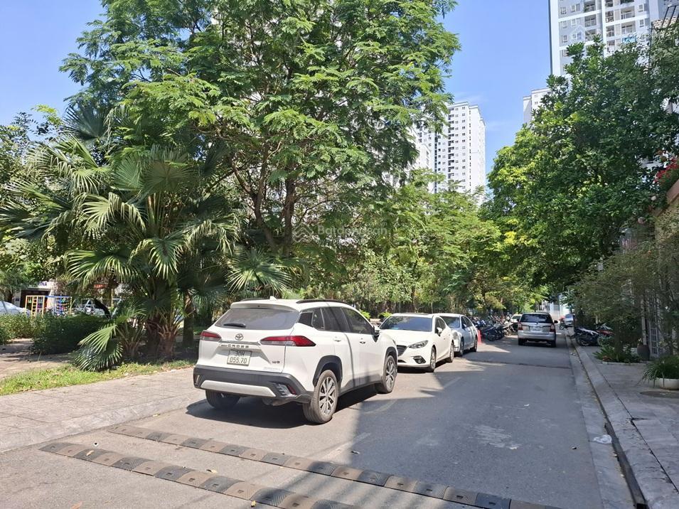 Cho thuê liền kề a10 nam trung yên, gần chân tòa chung cư, kinh doanh tốt 75m2 41 triệu/tháng