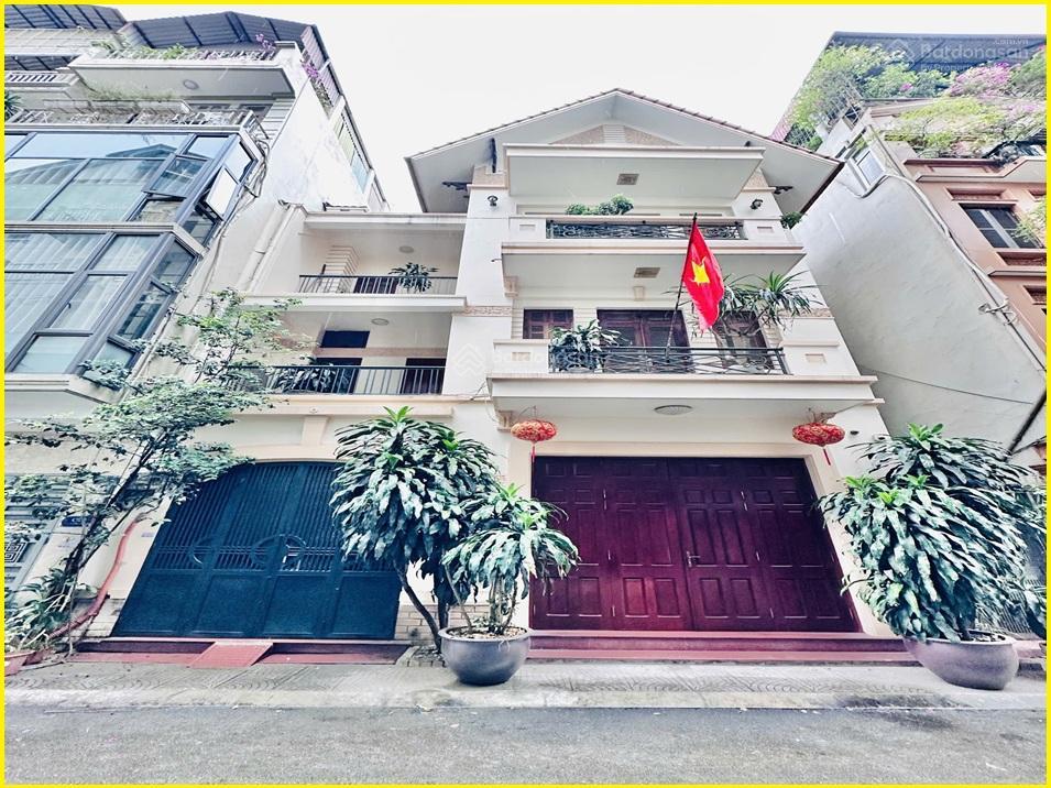 Hàng cực hiếm, bán nhà riêng hoàng cầu, đống đa oto đỗ cửa, thang máy, sổ đẹp 96m2 52tỷ