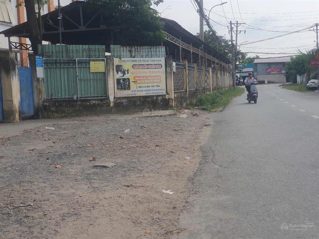 Bán nhà 2 mặt tiền đường đối diện trường học thcs tam đông 1. gần chợ trường học, kdc đông đúc