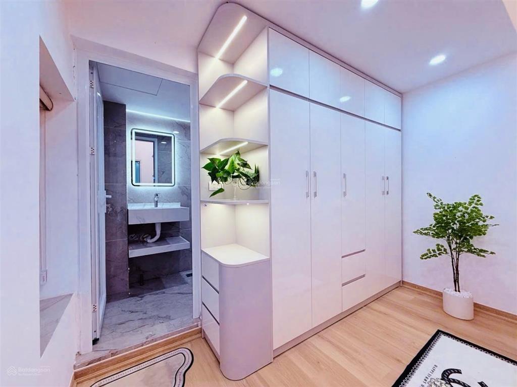 Bán nhà mặt phố trần quang diệu phố vip đống đa vỉa hè rộng kd đỉnh cao 42m/23tỷ.