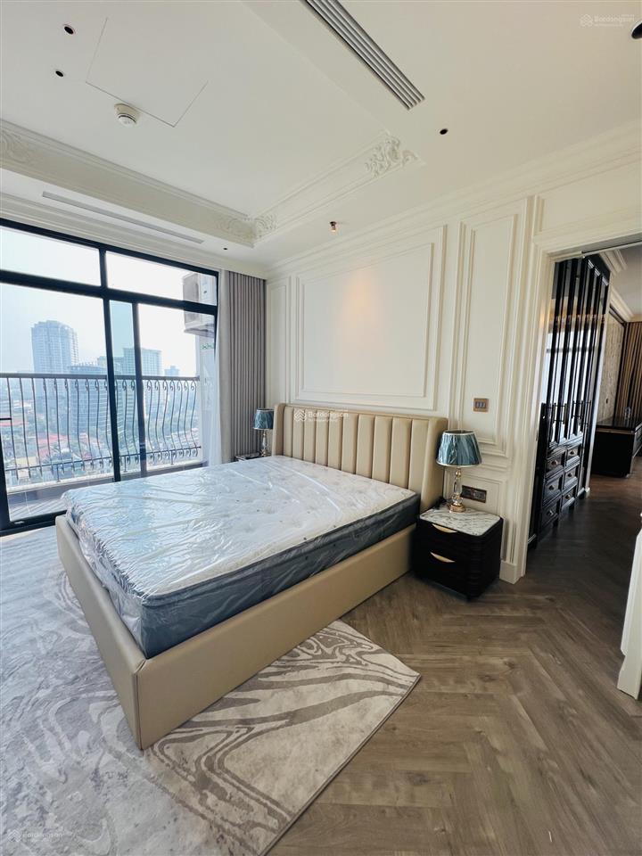 Cần bán gấp căn góc 3pn  111.4m2 toà hateco laroma chùa láng ở ngay, full nội thất, sẵn sổ lâu dài