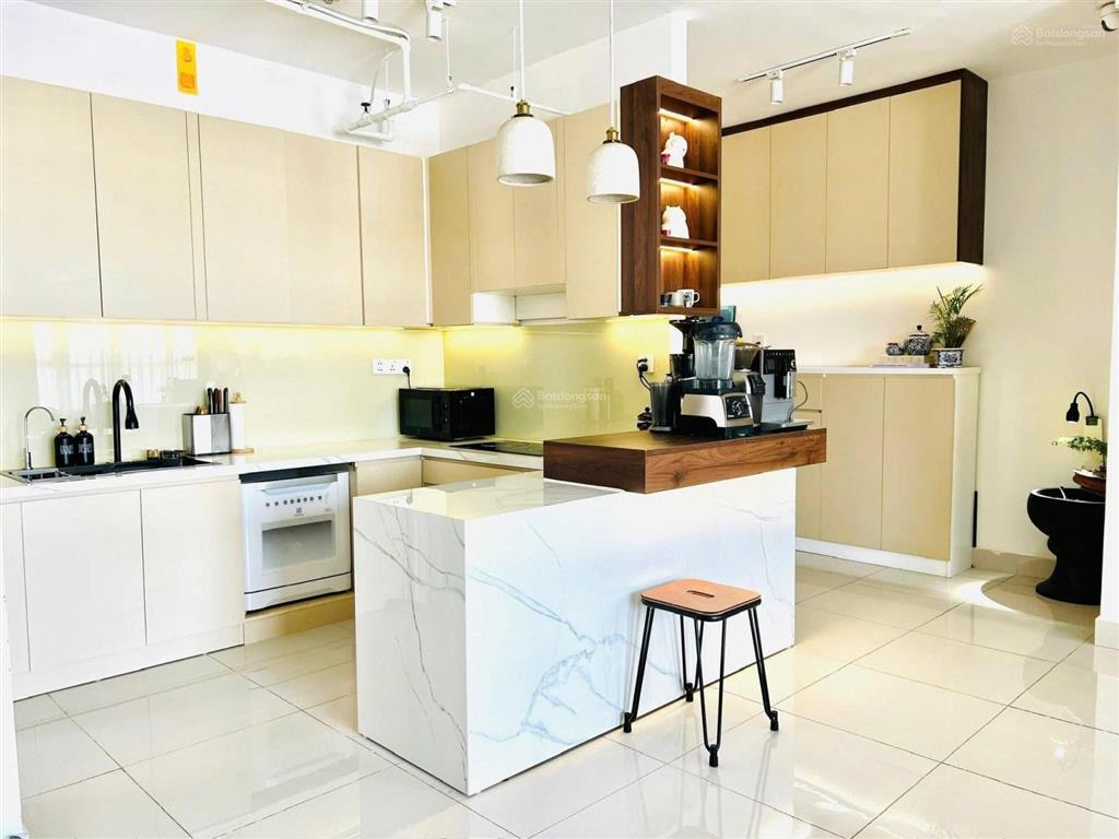 Xin lưu ý 3pn lầu cao  full nt  dt 118.1m  giá bán 11t8 thuế ai ấy đóng tại vista verde