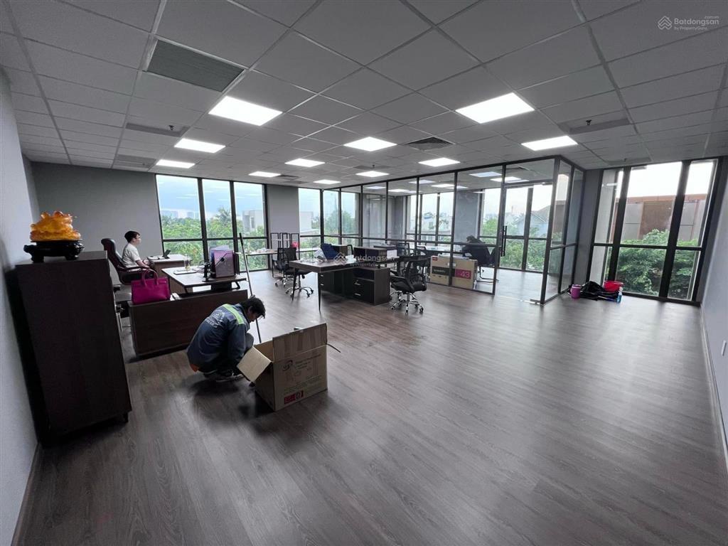 Chính chủ cho thuê căn hộ officetel dự án st. moritz 72m2 full nội thất giá 18tr,  0985 807 *** vy