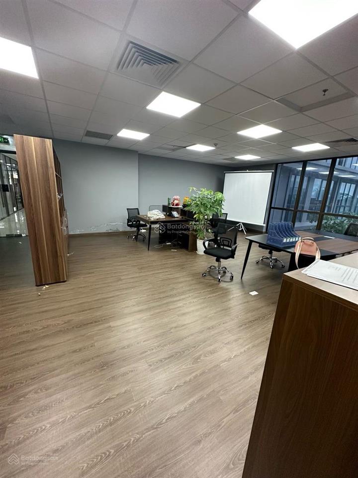 Chính chủ cho thuê căn hộ officetel dự án st. moritz 72m2 full nội thất giá 18tr,  0985 807 *** vy