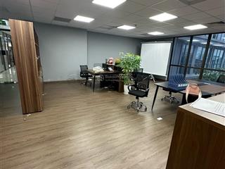 Chính chủ cho thuê căn hộ officetel dự án st. moritz 72m2 full nội thất giá 18tr,  0985 807 *** vy