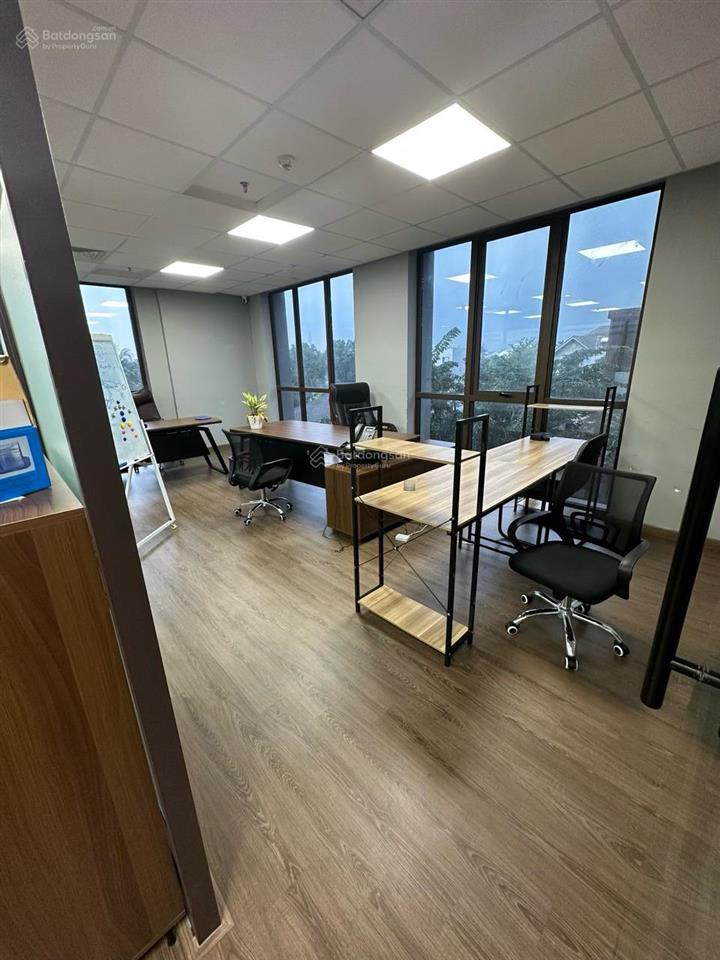 Chính chủ cho thuê căn hộ officetel dự án st. moritz 72m2 full nội thất giá 18tr,  0985 807 *** vy