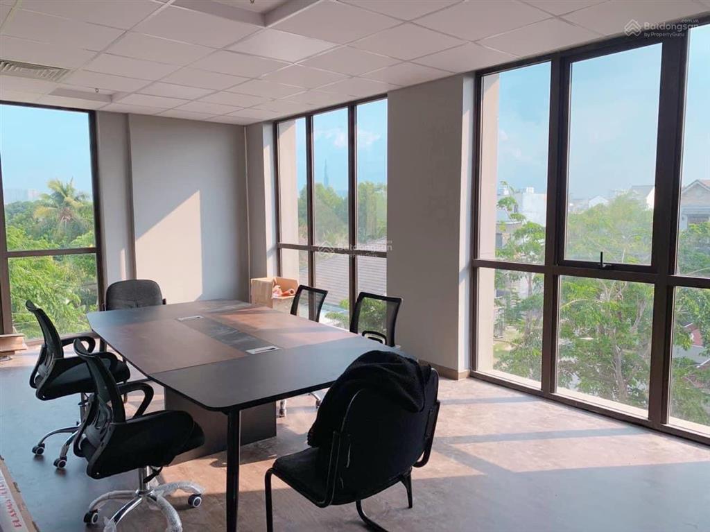 Chính chủ cho thuê căn hộ officetel dự án st. moritz 72m2 full nội thất giá 18tr,  0985 807 *** vy