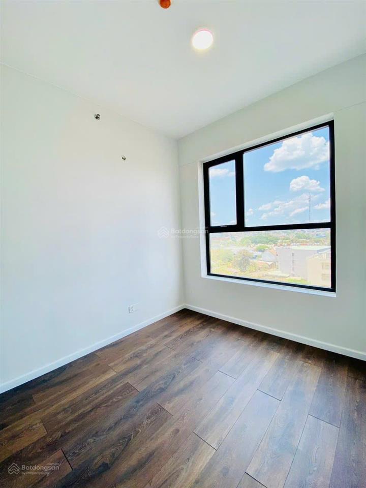 Cần cho thuê căn hộ opal skyline, 2pn, 2wc giá 4tr5 rèm, giàn phơi, dt 65m view landmark 0985 807 ***