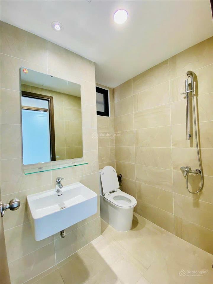 Cần cho thuê căn hộ opal skyline, 2pn, 2wc giá 4tr5 rèm, giàn phơi, dt 65m view landmark 0985 807 ***