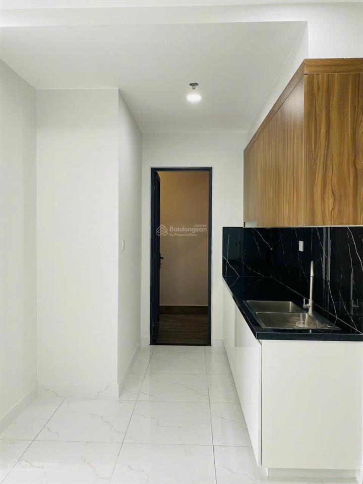 Cần cho thuê căn hộ opal skyline, 2pn, 2wc giá 4tr5 rèm, giàn phơi, dt 65m view landmark 0985 807 ***