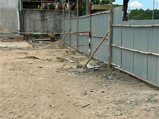 Cần tiền muốn bán đất để lo gđ. tổng dt đất 1.700m2 giá 60tr/m2, dt 36 x 48m.  0985 807 *** vy