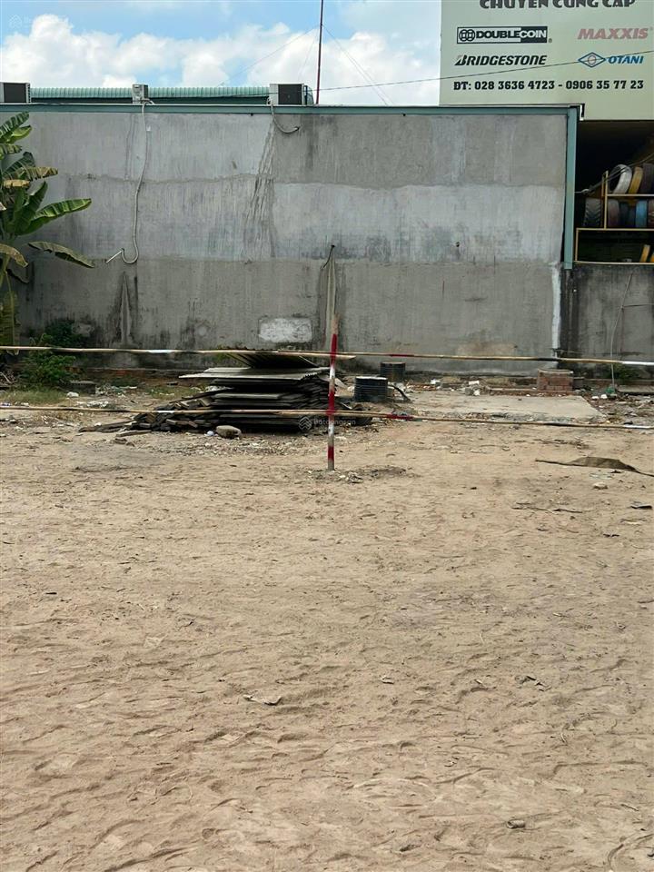 Cần tiền muốn bán đất để lo gđ. tổng dt đất 1.700m2 giá 60tr/m2, dt 36 x 48m.  0985 807 *** vy