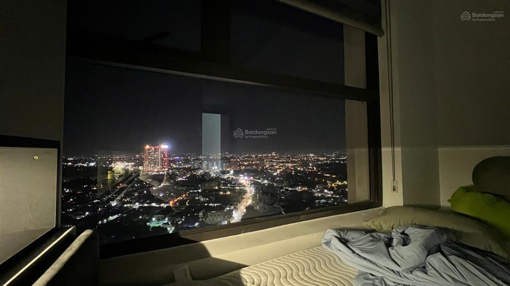 Nhà em không có người ở cần bán căn opal skyline 3pn dt 85m giá 2tỷ7 full nội thất  0985 807 *** vy