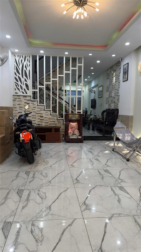 Bán nhà mặt tiền vừa ở kinh doanh dt 132m2 2 sàn 3pn 2wc có ban công, cách bến xe quận 8 chỉ 500m