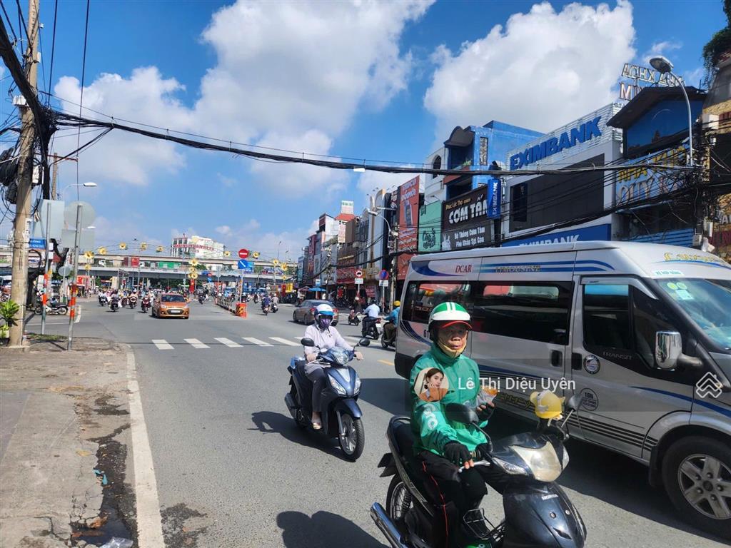 Cho thuê nhà mặt tiền lê văn việt, p hiệp phú, q9. diện tích 7x30 3 tầng. giá rẻ.  0901 686 ***