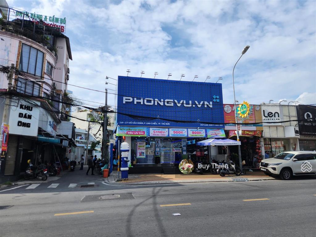 Cho thuê nhà góc 2mt đường võ văn ngân, tp thủ đức, dt 12x20m 2 lầu. giá rẻ.  0901 686 *** mr thao