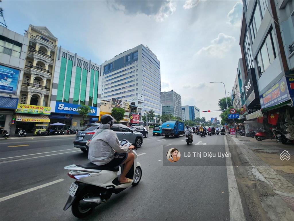 Cho thuê tòa nhà mt đường cộng hòa, tân bình, dt 10x30 hầm 7 lầu. giá 180tr/tháng.  0901 686 ***