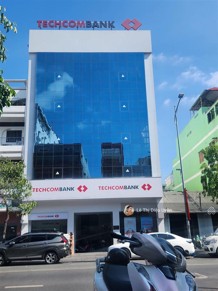 Cho thuê tòa nhà mt đường cộng hòa, tân bình, dt 10x30 hầm 7 lầu. giá 180tr/tháng.  0901 686 ***