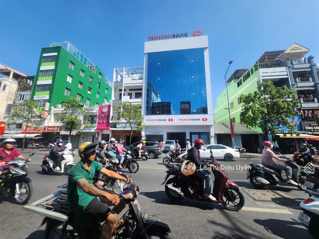 Cho thuê tòa nhà mt đường cộng hòa, tân bình, dt 10x30 hầm 7 lầu. giá 180tr/tháng.  0901 686 ***