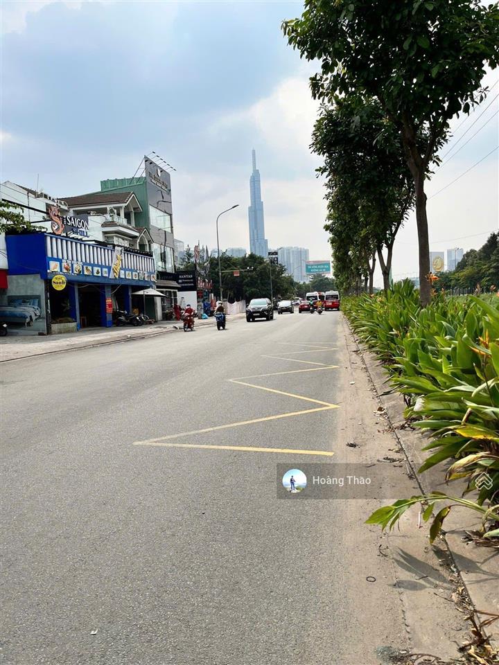 Cho thuê nhà đường song hành, q2, dt 22x20m 1h 3 lầu. dtsd 2000m2. giá rẻ.  0901 686 *** mr thao