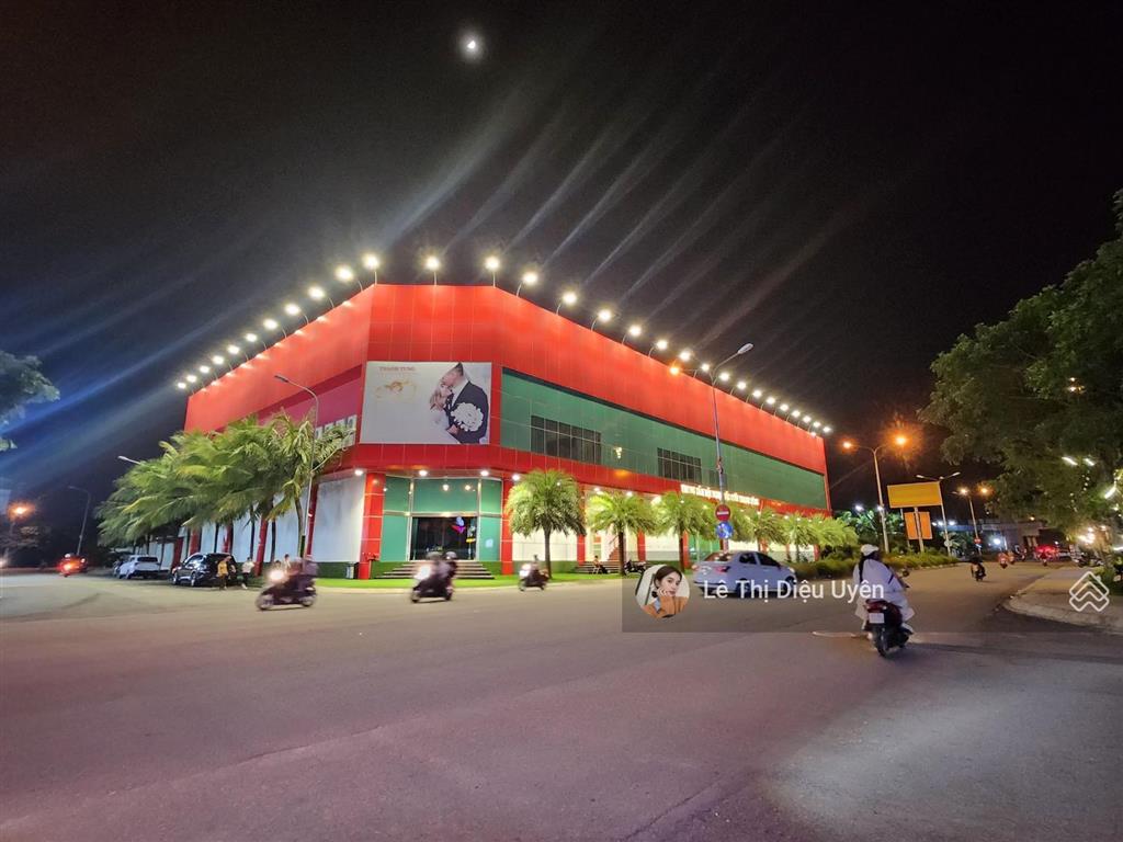Chính chủ cho thuê góc 2 mặt tiền 156 phạm văn đồng, bình thạnh. dt 35x55 1700m2.  0901 686 ***.