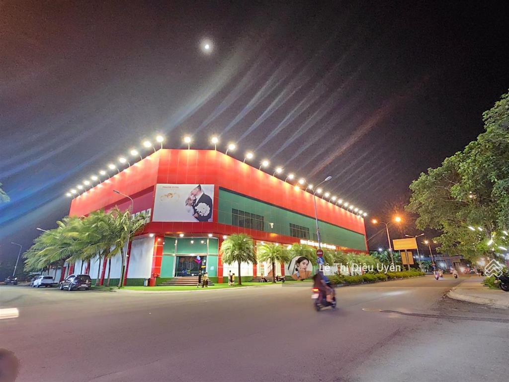 Chính chủ cho thuê góc 2 mặt tiền 156 phạm văn đồng, bình thạnh. dt 35x55 1700m2.  0901 686 ***.