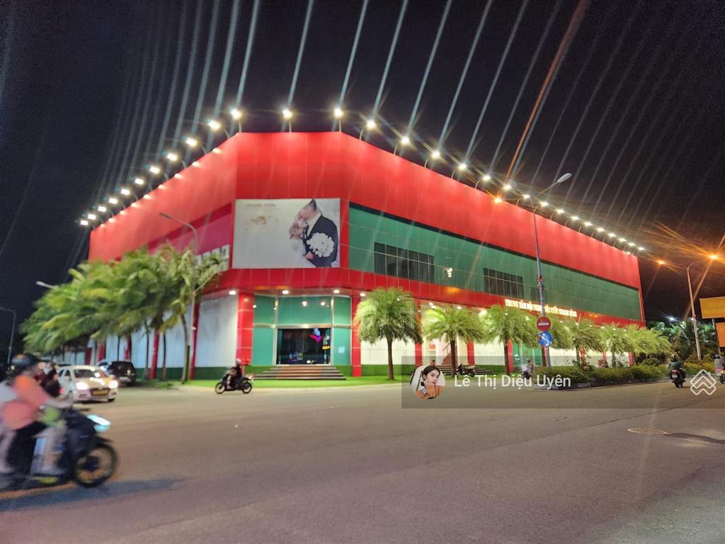 Chính chủ cho thuê góc 2 mặt tiền 156 phạm văn đồng, bình thạnh. dt 35x55 1700m2.  0901 686 ***.