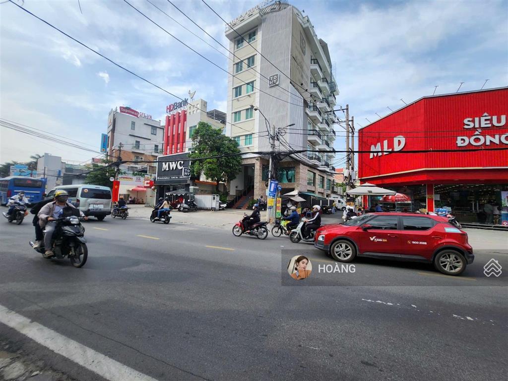 Chính chủ cho thuê tòa nhà 2 mặt tiền 201 lê văn việt, q9. dt 10x30 7 tầng. giá rẻ,  0901 686 ***