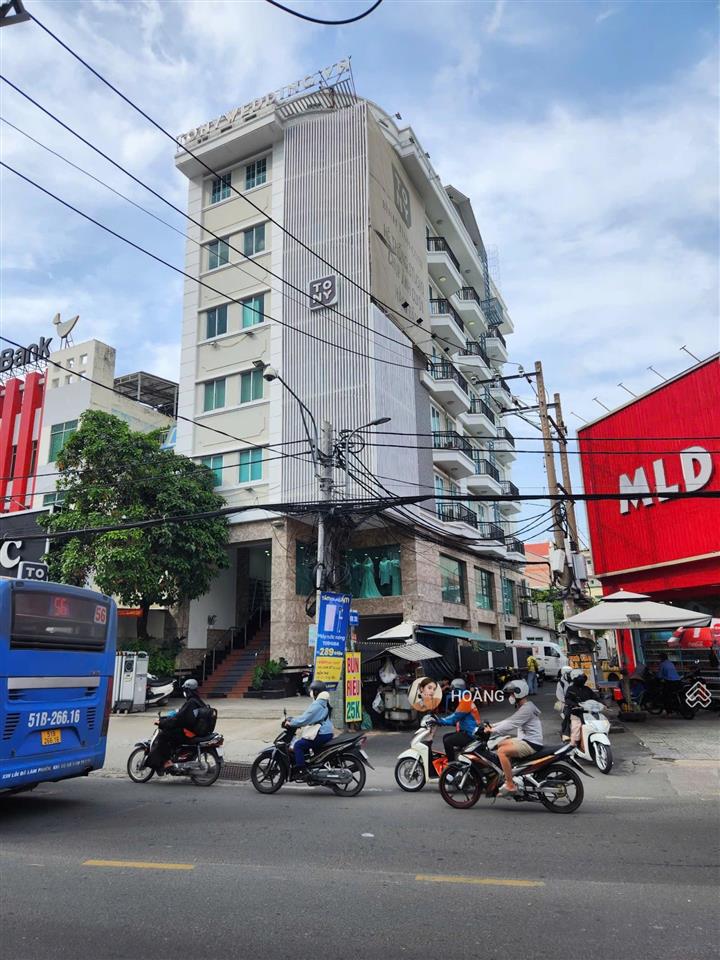 Chính chủ cho thuê tòa nhà 2 mặt tiền 201 lê văn việt, q9. dt 10x30 7 tầng. giá rẻ,  0901 686 ***