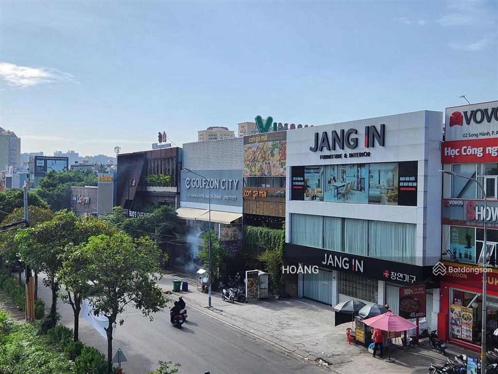 Cho thuê nhà mặt tiền đường song hành, q2. dt 15x20m 3 tầng, giá rẻ,  0901 686 *** mr hoàng