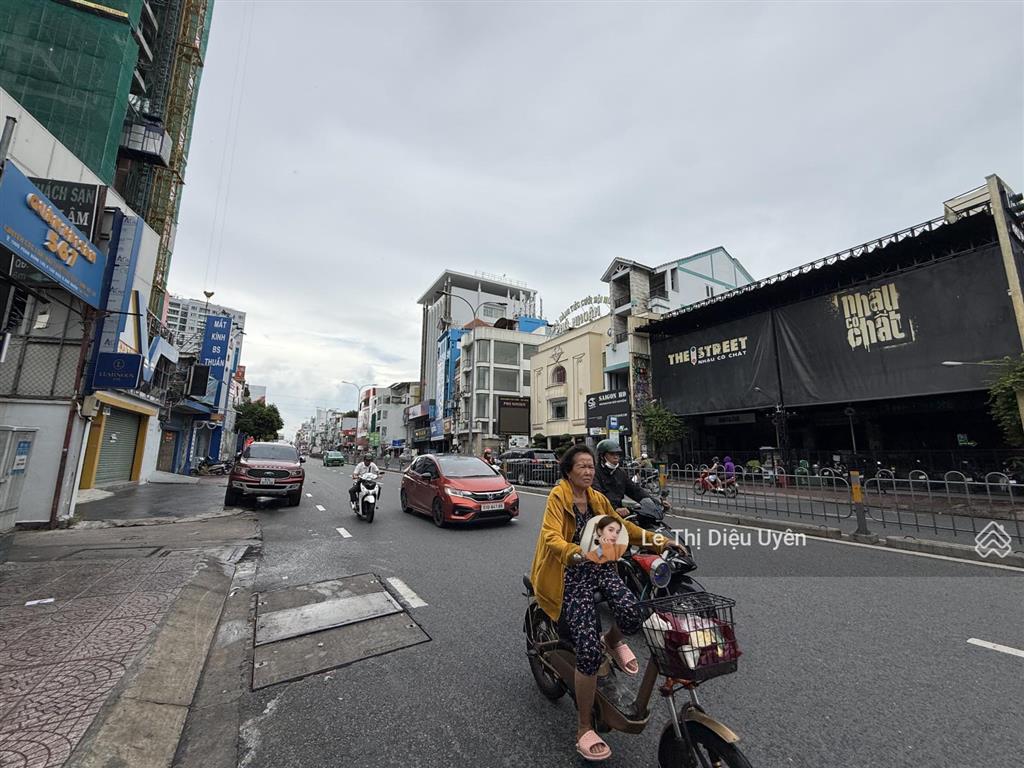 Cho thuê nhà mt đường phan đăng lưu, diện tích 6.5x25m 2 tầng. giá rẻ.  0901 686 *** mr thao