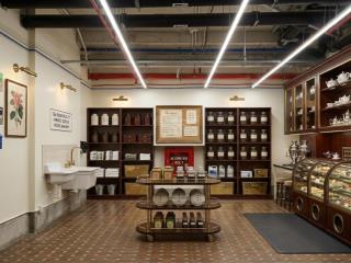 Cho thuê căn chân đế toà chung cư đông, 300m2, kinh doanh víp, giá 65tr